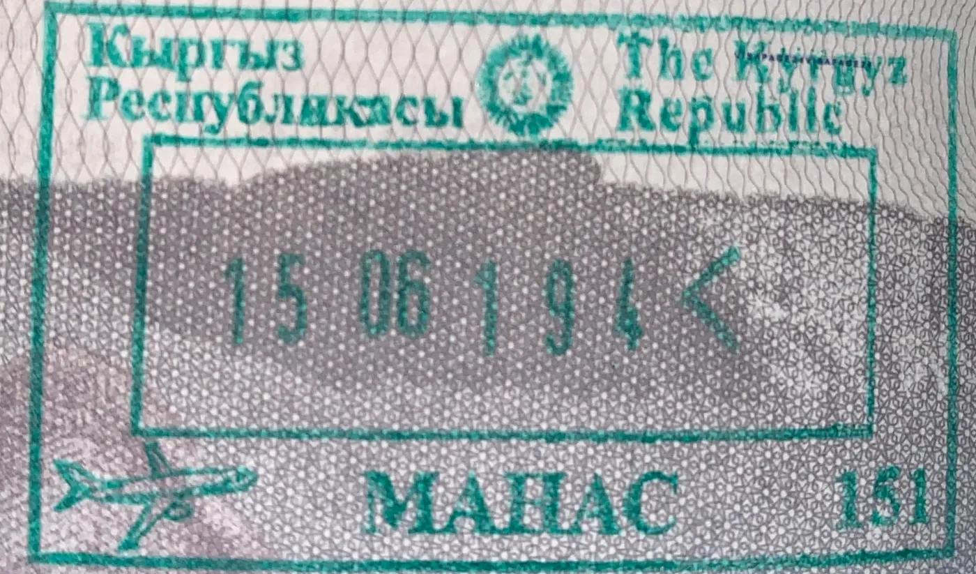 Штамп о въезде в Кыргызстан через аэропорт Манас с датой 15 июня 2019 года