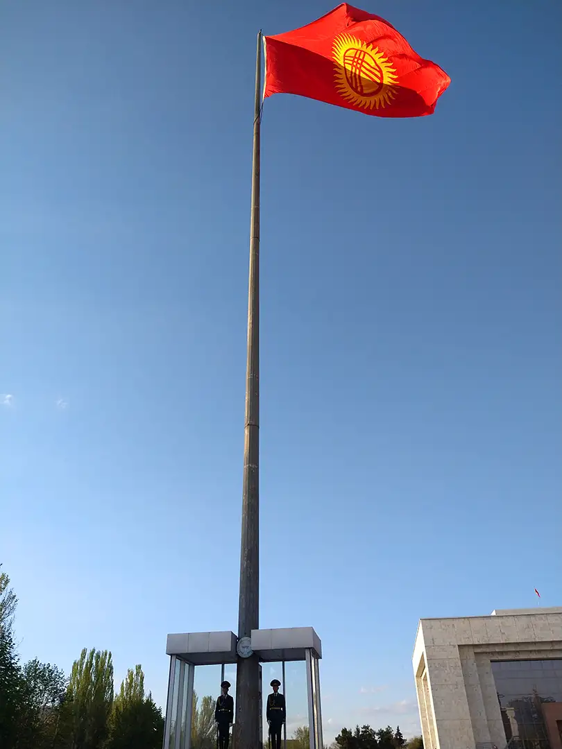 Флаг на главной площади Бишкека
