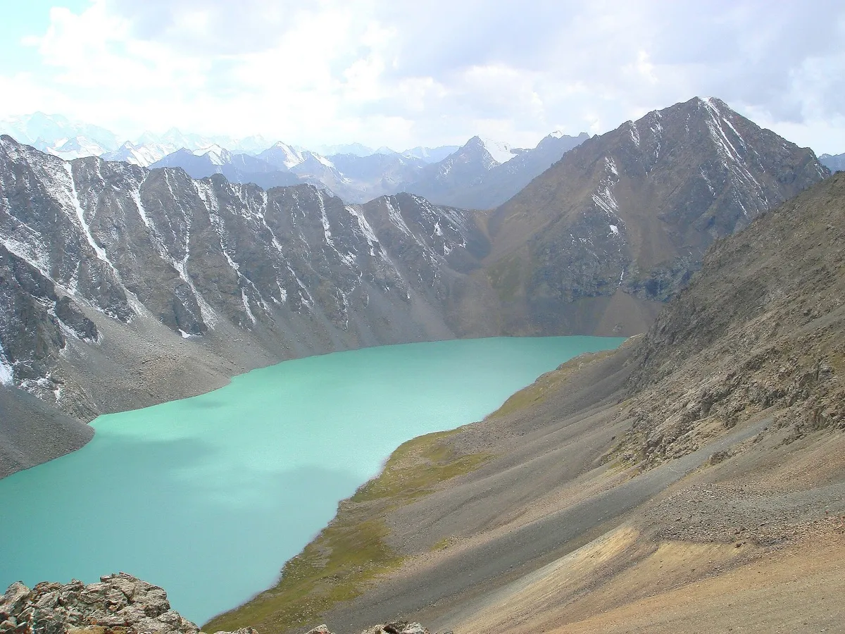 Vue sur Ala-Koul et les sommets depuis le col d’Ala-Koul