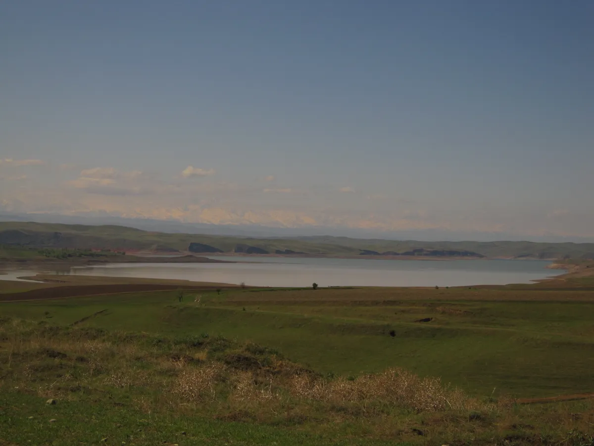 Bras nord du réservoir d’Andijan vu depuis le Kirghizstan